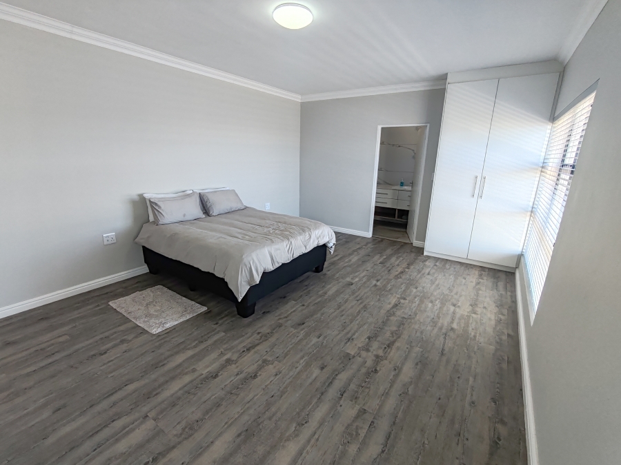 To Let 4 Bedroom Property for Rent in Hoogland Western Cape